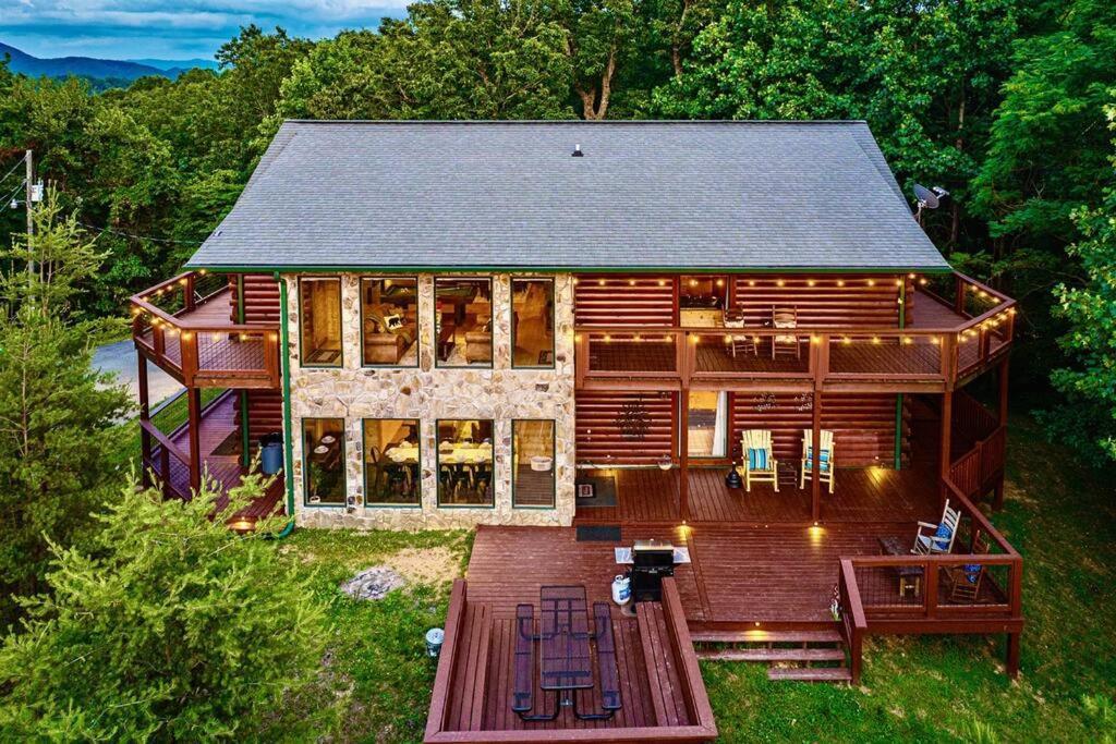 Panorama Mountain View Cabin, Less Than 10 Miles From Gatlinburg And Dollywood, Dog Friendly, 6 Bedrooms Sleeps 17, Fire Pit, Hottub, Washer Dryer, Fully Loaded Kitchen, Gameroom With A Tv, Pool Table, Arcade, Air Hockey, And Foosball Sevierville Ngoại thất bức ảnh