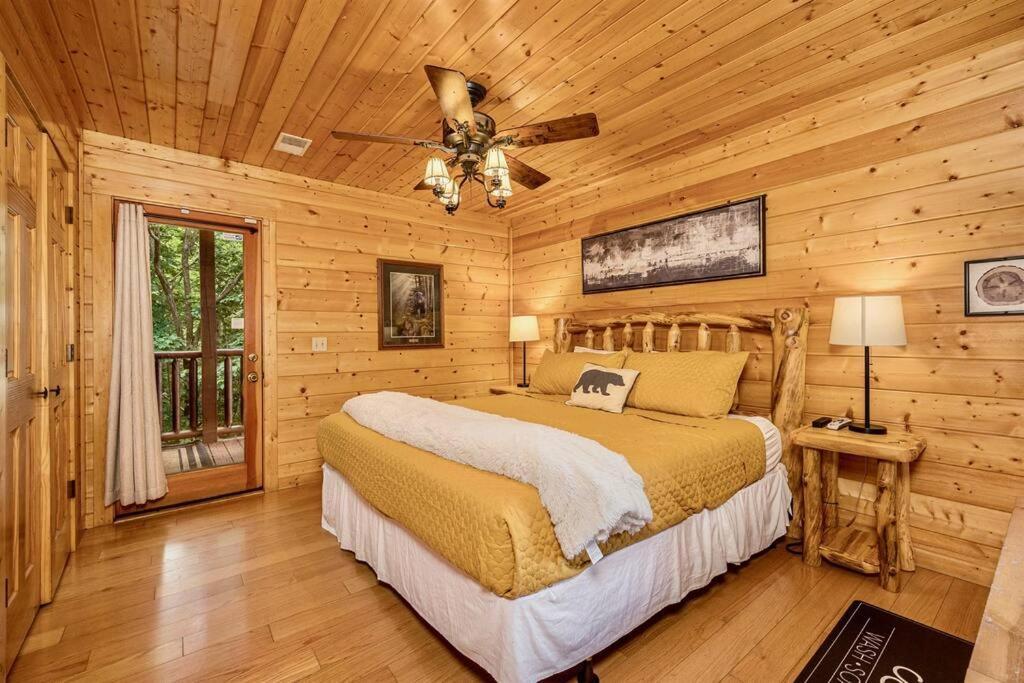 Panorama Mountain View Cabin, Less Than 10 Miles From Gatlinburg And Dollywood, Dog Friendly, 6 Bedrooms Sleeps 17, Fire Pit, Hottub, Washer Dryer, Fully Loaded Kitchen, Gameroom With A Tv, Pool Table, Arcade, Air Hockey, And Foosball Sevierville Ngoại thất bức ảnh