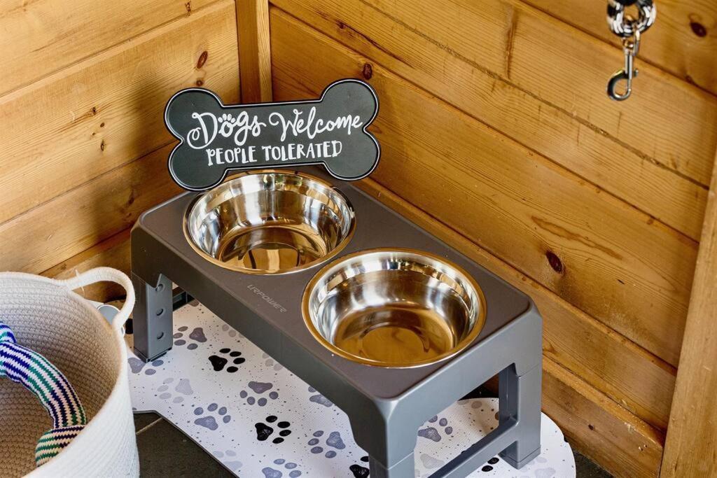 Panorama Mountain View Cabin, Less Than 10 Miles From Gatlinburg And Dollywood, Dog Friendly, 6 Bedrooms Sleeps 17, Fire Pit, Hottub, Washer Dryer, Fully Loaded Kitchen, Gameroom With A Tv, Pool Table, Arcade, Air Hockey, And Foosball Sevierville Ngoại thất bức ảnh