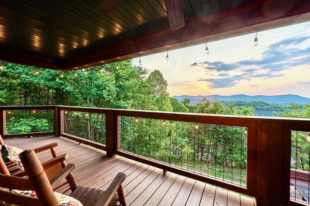 Panorama Mountain View Cabin, Less Than 10 Miles From Gatlinburg And Dollywood, Dog Friendly, 6 Bedrooms Sleeps 17, Fire Pit, Hottub, Washer Dryer, Fully Loaded Kitchen, Gameroom With A Tv, Pool Table, Arcade, Air Hockey, And Foosball Sevierville Ngoại thất bức ảnh