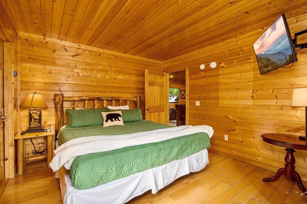 Panorama Mountain View Cabin, Less Than 10 Miles From Gatlinburg And Dollywood, Dog Friendly, 6 Bedrooms Sleeps 17, Fire Pit, Hottub, Washer Dryer, Fully Loaded Kitchen, Gameroom With A Tv, Pool Table, Arcade, Air Hockey, And Foosball Sevierville Ngoại thất bức ảnh