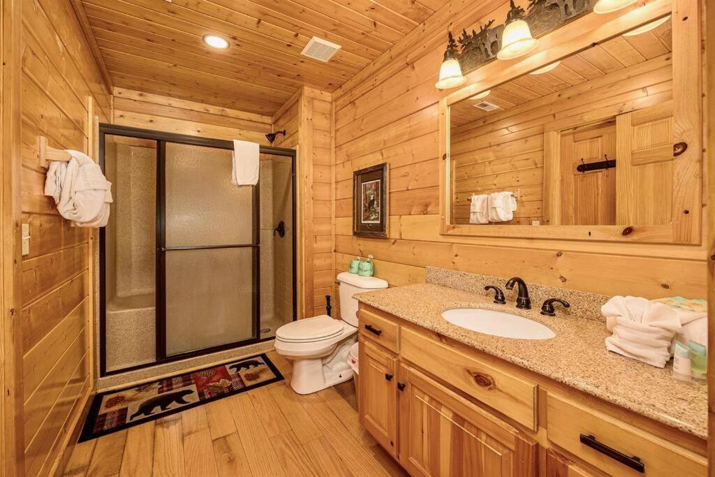 Panorama Mountain View Cabin, Less Than 10 Miles From Gatlinburg And Dollywood, Dog Friendly, 6 Bedrooms Sleeps 17, Fire Pit, Hottub, Washer Dryer, Fully Loaded Kitchen, Gameroom With A Tv, Pool Table, Arcade, Air Hockey, And Foosball Sevierville Ngoại thất bức ảnh