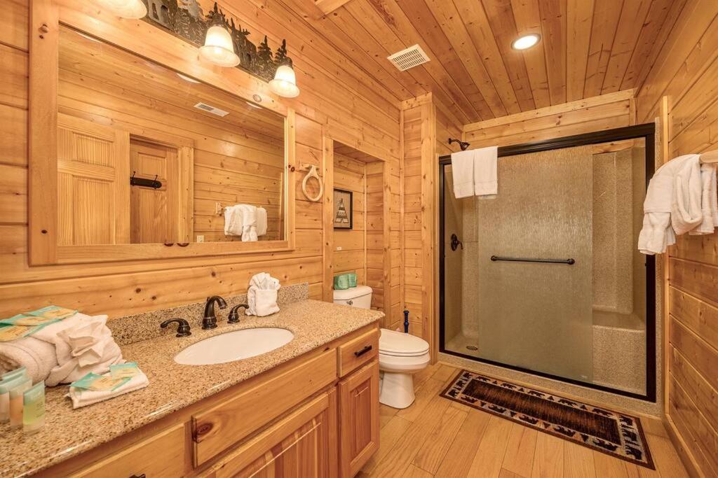 Panorama Mountain View Cabin, Less Than 10 Miles From Gatlinburg And Dollywood, Dog Friendly, 6 Bedrooms Sleeps 17, Fire Pit, Hottub, Washer Dryer, Fully Loaded Kitchen, Gameroom With A Tv, Pool Table, Arcade, Air Hockey, And Foosball Sevierville Ngoại thất bức ảnh