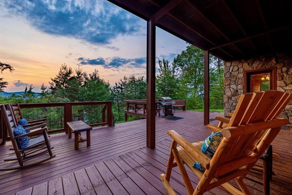 Panorama Mountain View Cabin, Less Than 10 Miles From Gatlinburg And Dollywood, Dog Friendly, 6 Bedrooms Sleeps 17, Fire Pit, Hottub, Washer Dryer, Fully Loaded Kitchen, Gameroom With A Tv, Pool Table, Arcade, Air Hockey, And Foosball Sevierville Ngoại thất bức ảnh