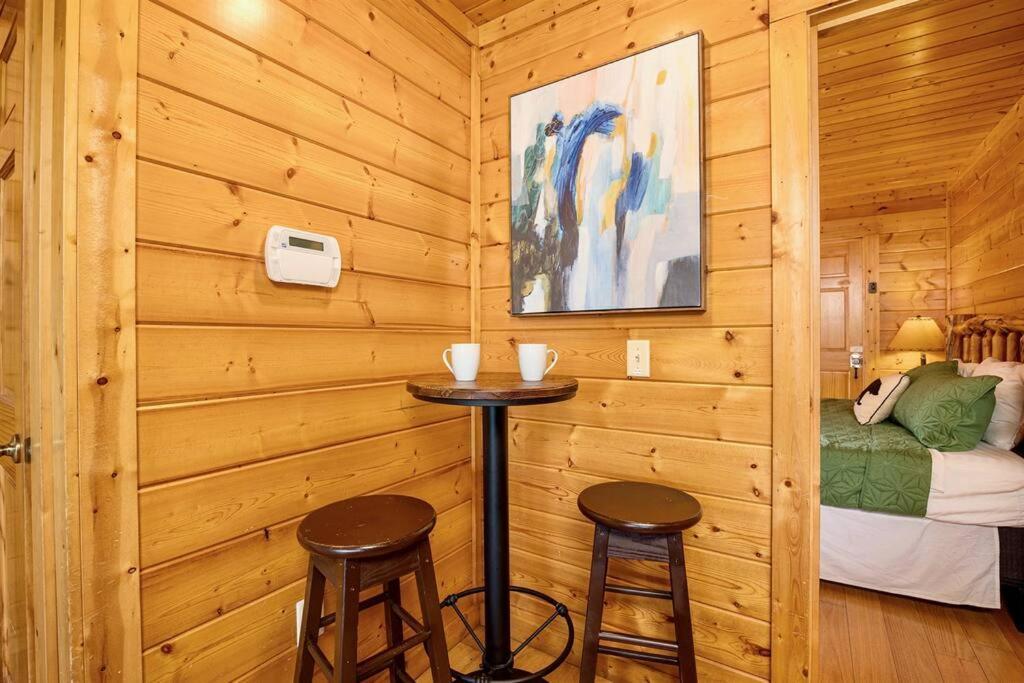 Panorama Mountain View Cabin, Less Than 10 Miles From Gatlinburg And Dollywood, Dog Friendly, 6 Bedrooms Sleeps 17, Fire Pit, Hottub, Washer Dryer, Fully Loaded Kitchen, Gameroom With A Tv, Pool Table, Arcade, Air Hockey, And Foosball Sevierville Ngoại thất bức ảnh