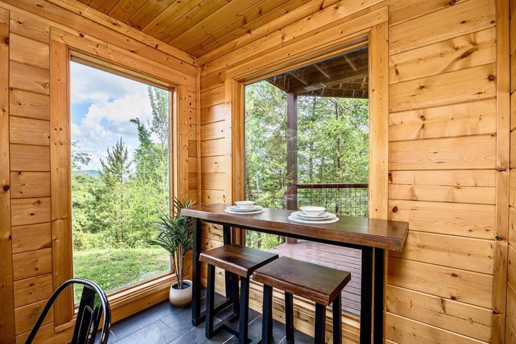 Panorama Mountain View Cabin, Less Than 10 Miles From Gatlinburg And Dollywood, Dog Friendly, 6 Bedrooms Sleeps 17, Fire Pit, Hottub, Washer Dryer, Fully Loaded Kitchen, Gameroom With A Tv, Pool Table, Arcade, Air Hockey, And Foosball Sevierville Ngoại thất bức ảnh