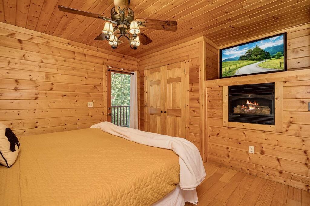 Panorama Mountain View Cabin, Less Than 10 Miles From Gatlinburg And Dollywood, Dog Friendly, 6 Bedrooms Sleeps 17, Fire Pit, Hottub, Washer Dryer, Fully Loaded Kitchen, Gameroom With A Tv, Pool Table, Arcade, Air Hockey, And Foosball Sevierville Ngoại thất bức ảnh