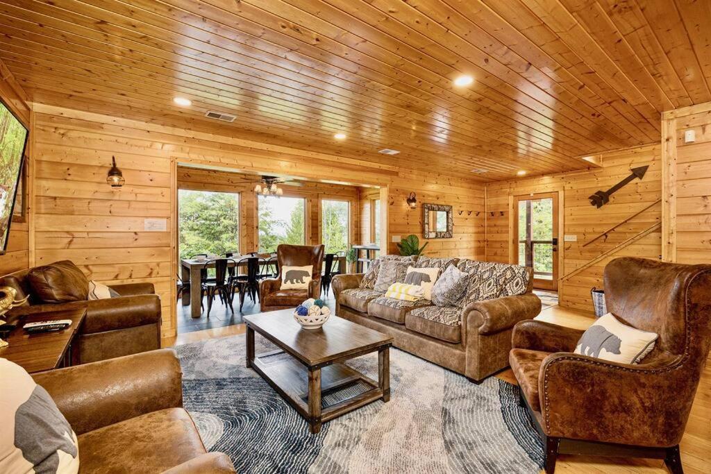 Panorama Mountain View Cabin, Less Than 10 Miles From Gatlinburg And Dollywood, Dog Friendly, 6 Bedrooms Sleeps 17, Fire Pit, Hottub, Washer Dryer, Fully Loaded Kitchen, Gameroom With A Tv, Pool Table, Arcade, Air Hockey, And Foosball Sevierville Ngoại thất bức ảnh