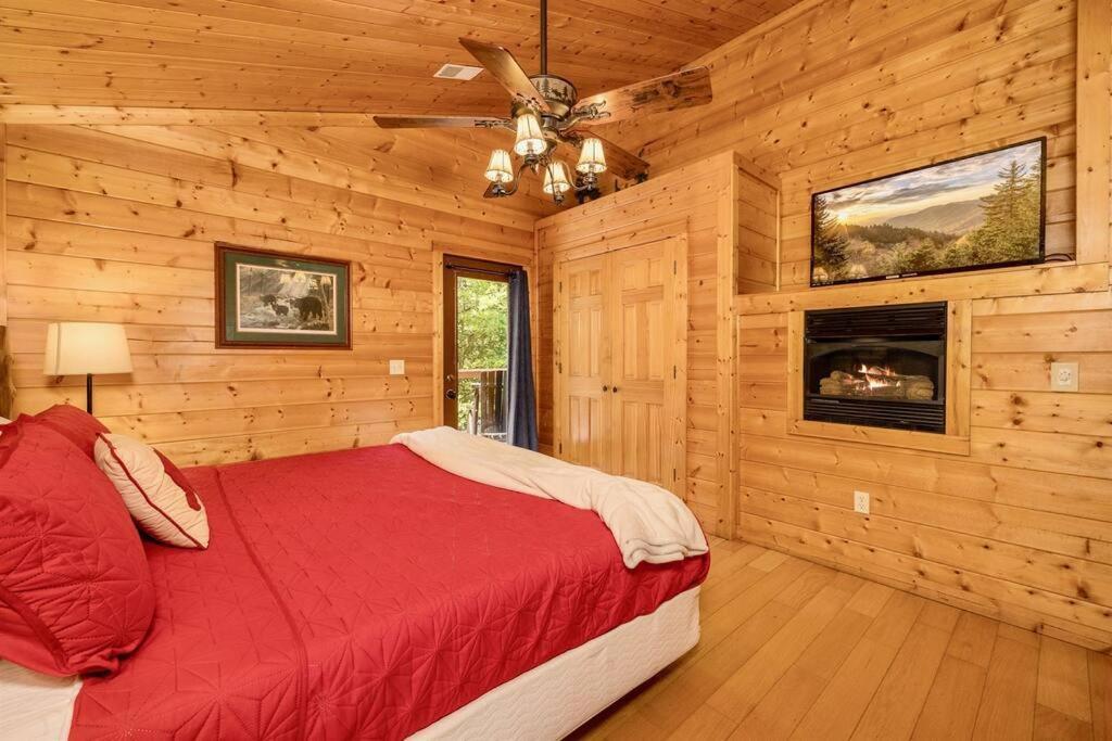Panorama Mountain View Cabin, Less Than 10 Miles From Gatlinburg And Dollywood, Dog Friendly, 6 Bedrooms Sleeps 17, Fire Pit, Hottub, Washer Dryer, Fully Loaded Kitchen, Gameroom With A Tv, Pool Table, Arcade, Air Hockey, And Foosball Sevierville Ngoại thất bức ảnh