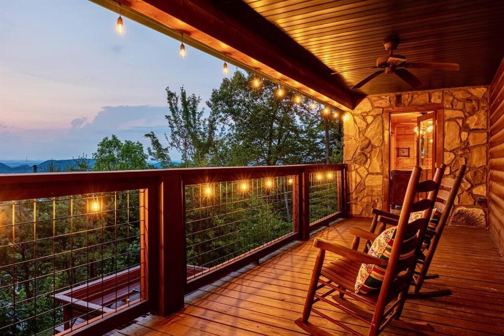 Panorama Mountain View Cabin, Less Than 10 Miles From Gatlinburg And Dollywood, Dog Friendly, 6 Bedrooms Sleeps 17, Fire Pit, Hottub, Washer Dryer, Fully Loaded Kitchen, Gameroom With A Tv, Pool Table, Arcade, Air Hockey, And Foosball Sevierville Ngoại thất bức ảnh