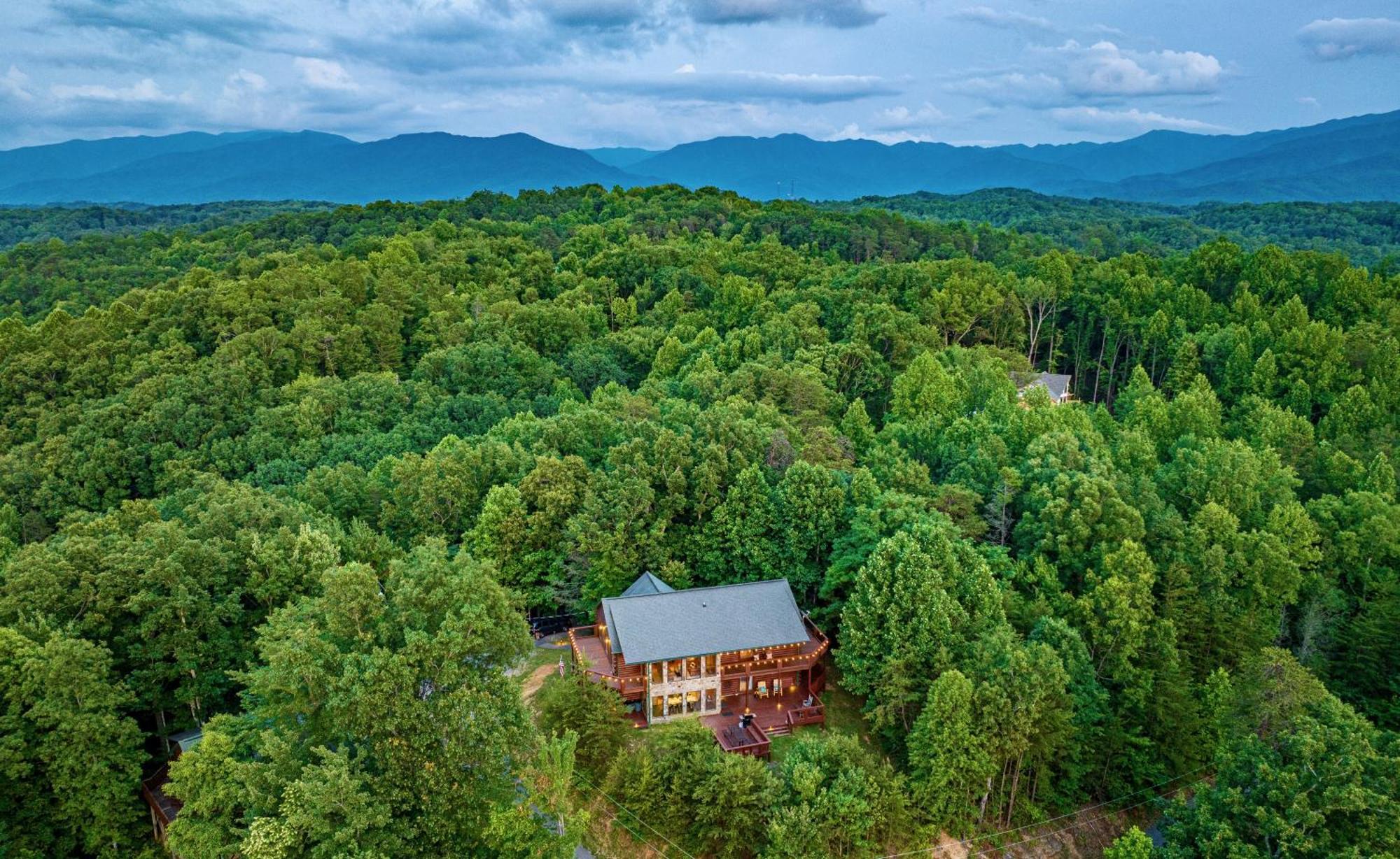 Panorama Mountain View Cabin, Less Than 10 Miles From Gatlinburg And Dollywood, Dog Friendly, 6 Bedrooms Sleeps 17, Fire Pit, Hottub, Washer Dryer, Fully Loaded Kitchen, Gameroom With A Tv, Pool Table, Arcade, Air Hockey, And Foosball Sevierville Ngoại thất bức ảnh